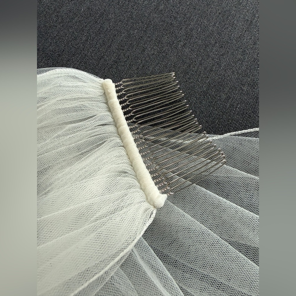 David's Bridal - Ivory Fingertip Veil - Picture 2 of 6
